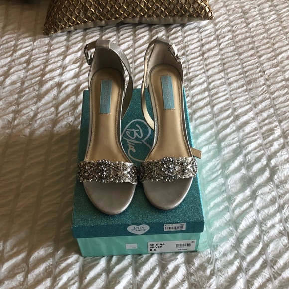 Betsey Johnson “Blue” bridal heels - Picture 1 of 3